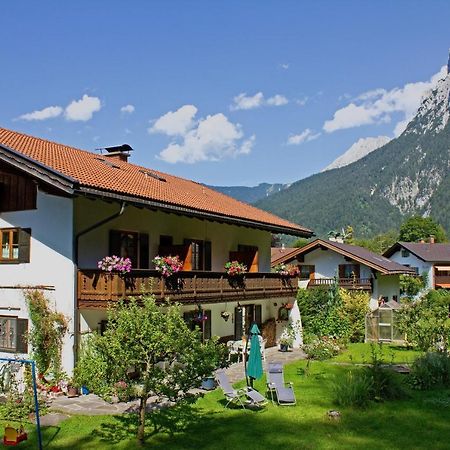 Gaestehaus Kurparkfrieden ミッテンヴァルト エクステリア 写真