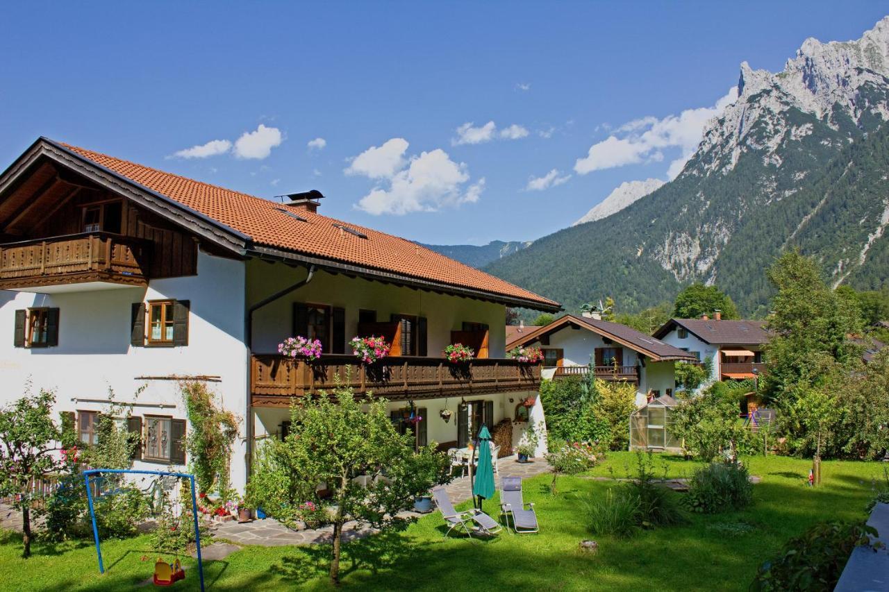 Gaestehaus Kurparkfrieden ミッテンヴァルト エクステリア 写真